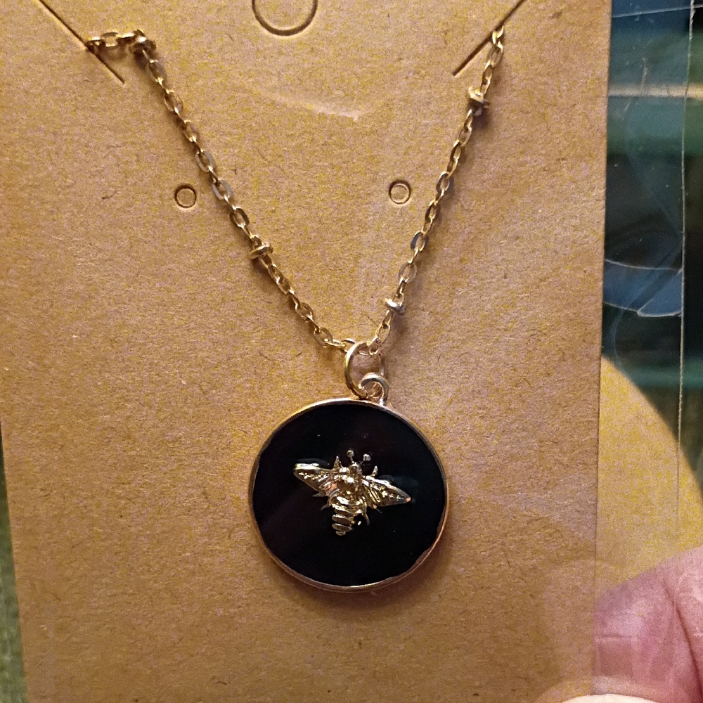 Gold Bee Pendant Necklace NWOT
